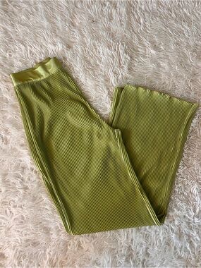 Pleated Wide-Leg Olive Green Pants